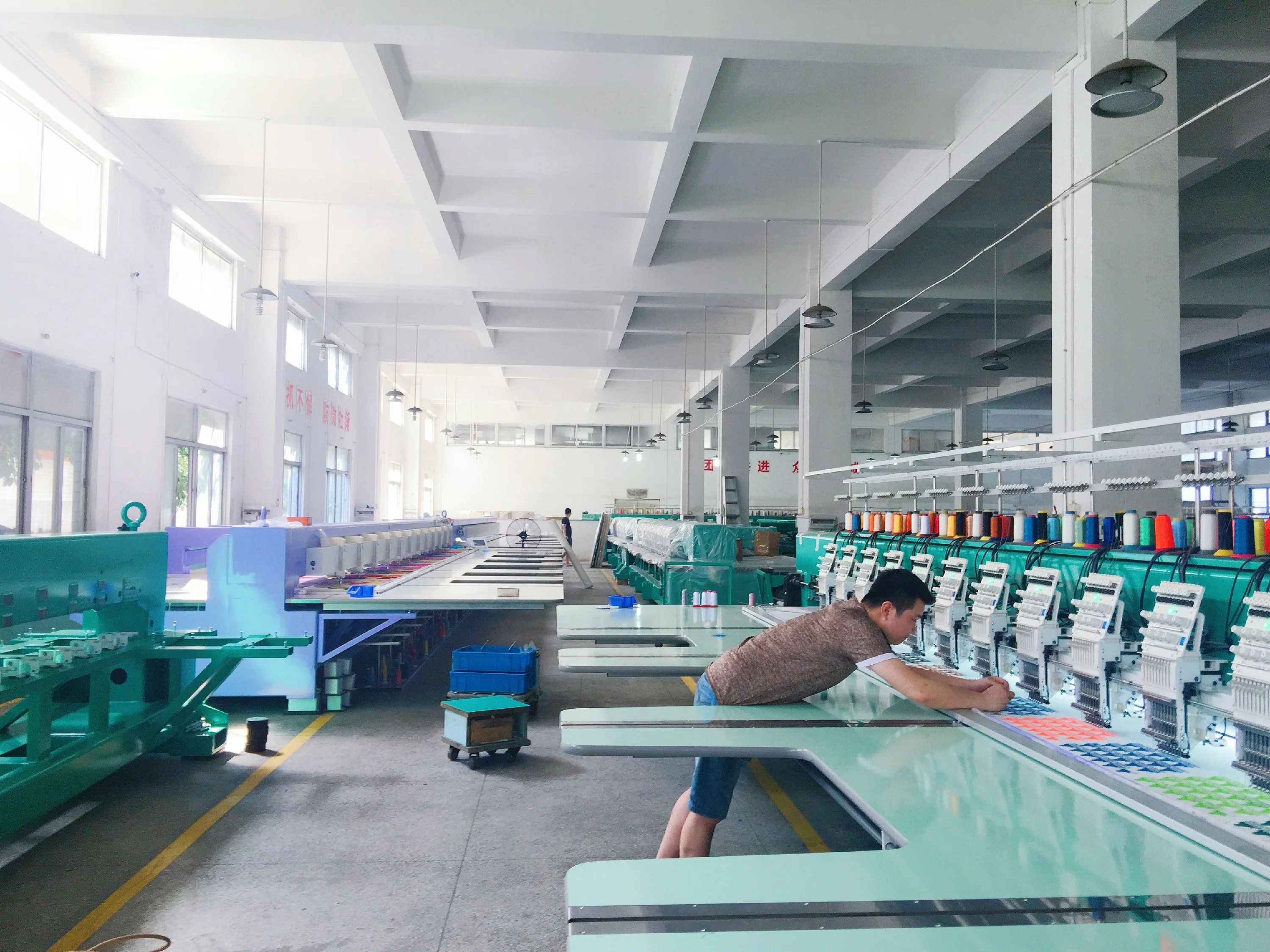 Yonthin Computer Embroidery Machine Textile Embroidery Designs Sewing Machines