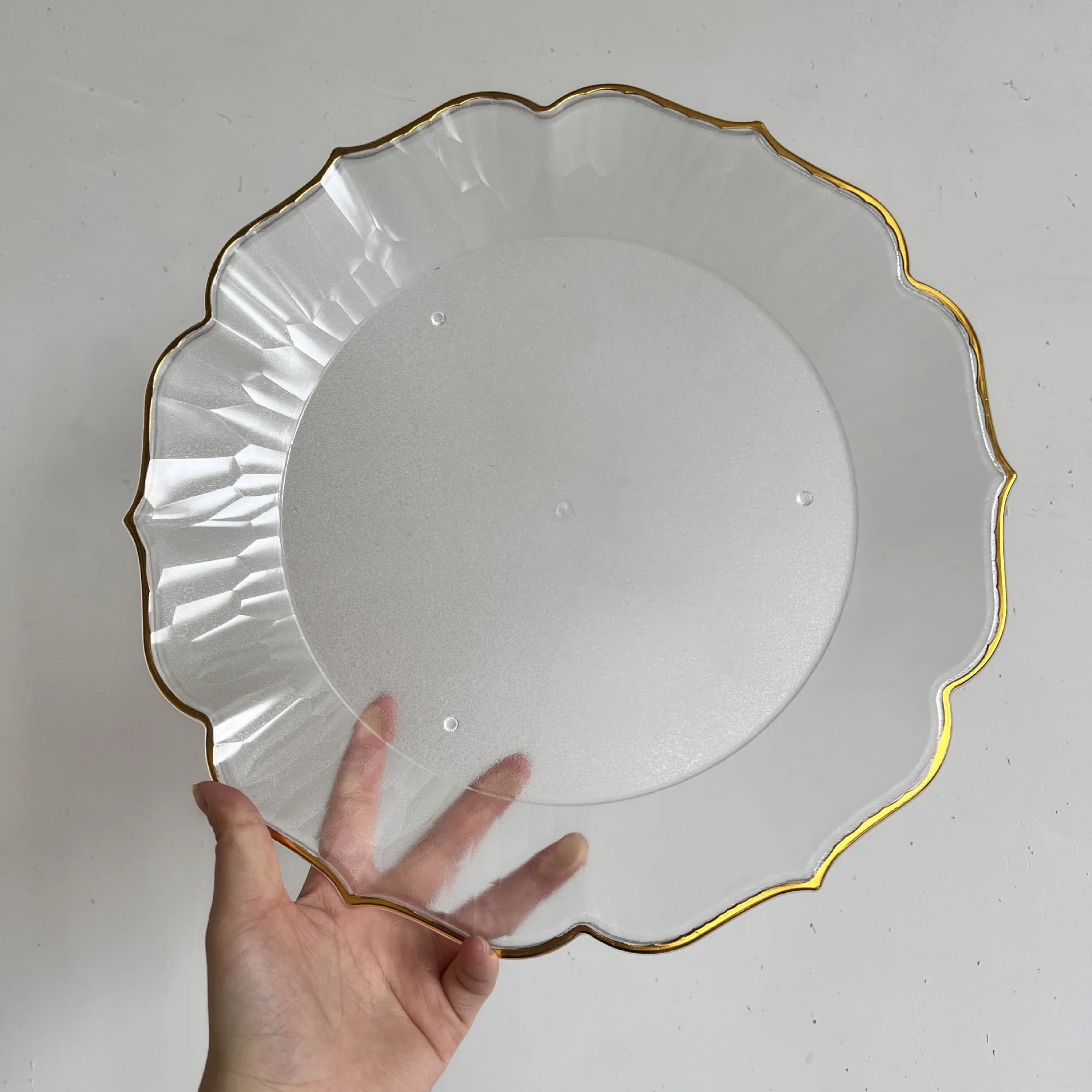 acrylic charger plate 13 inch plastic clear transparent with gold blue edge wedding event table suppliers