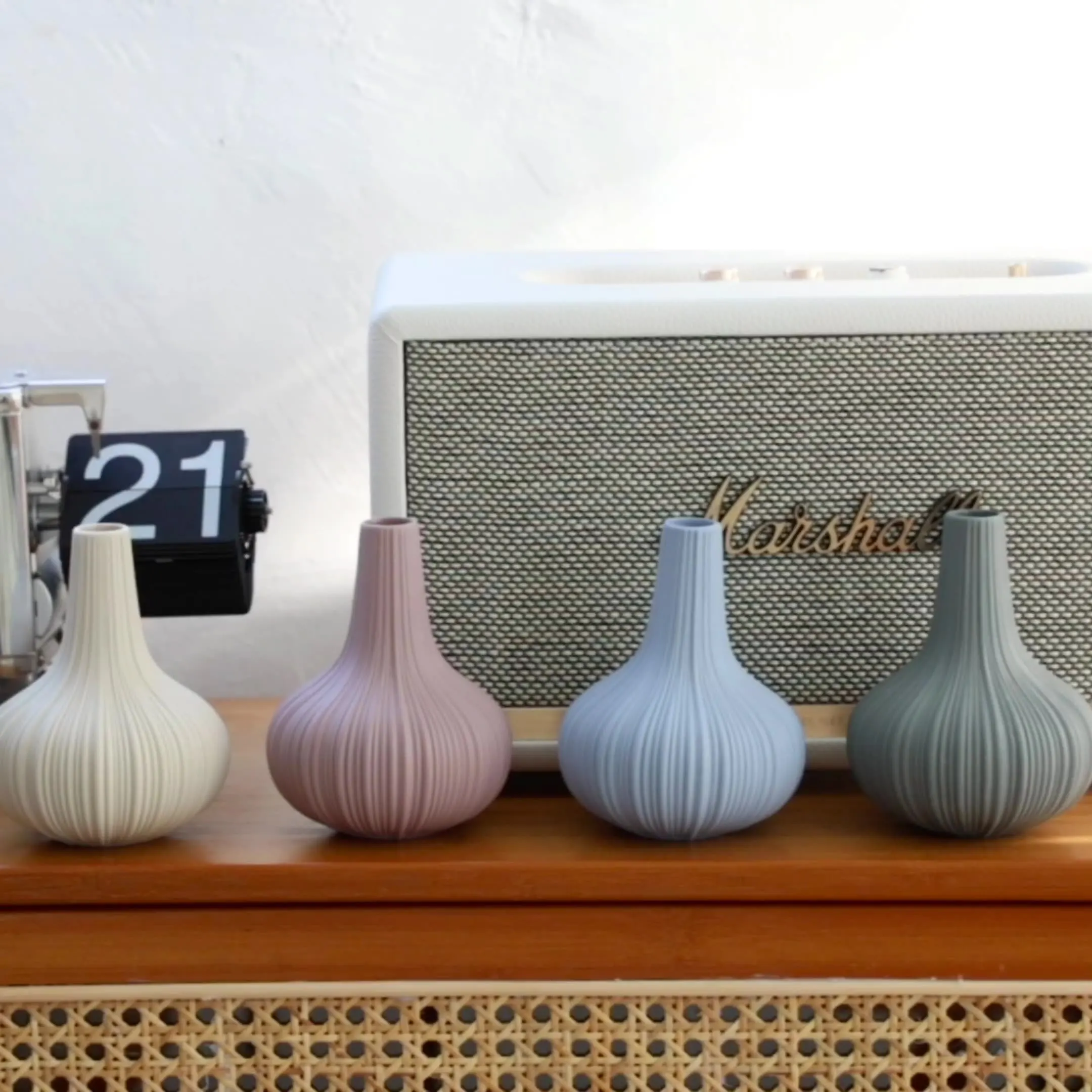Mini Ceramic Vase for Modern Dining Table Small Simple Nordic Design with Dried Flowers and Aromatherapy Arrangement