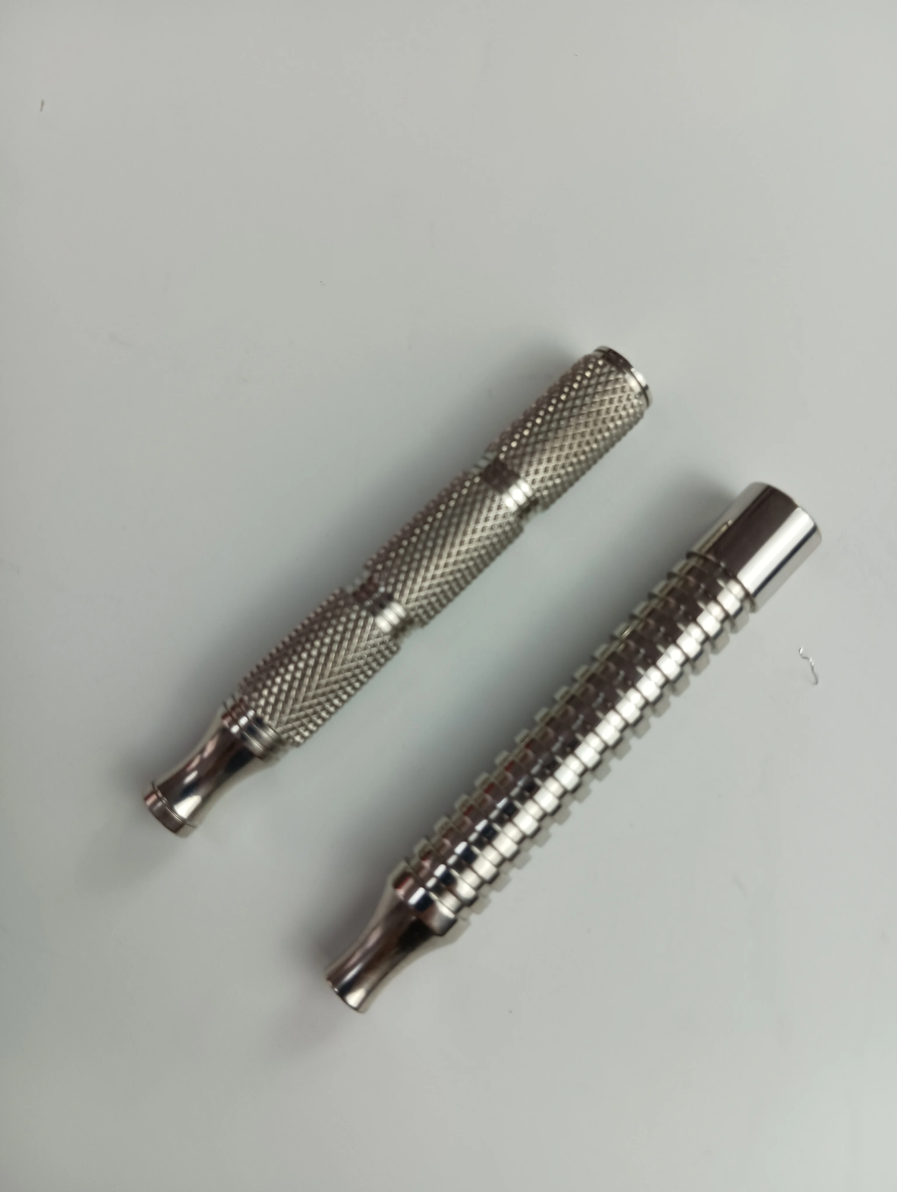 Custom razor metal holder with knurl aluminium stainless Aluminium safety razor stand holder/metal shaving razor stand base