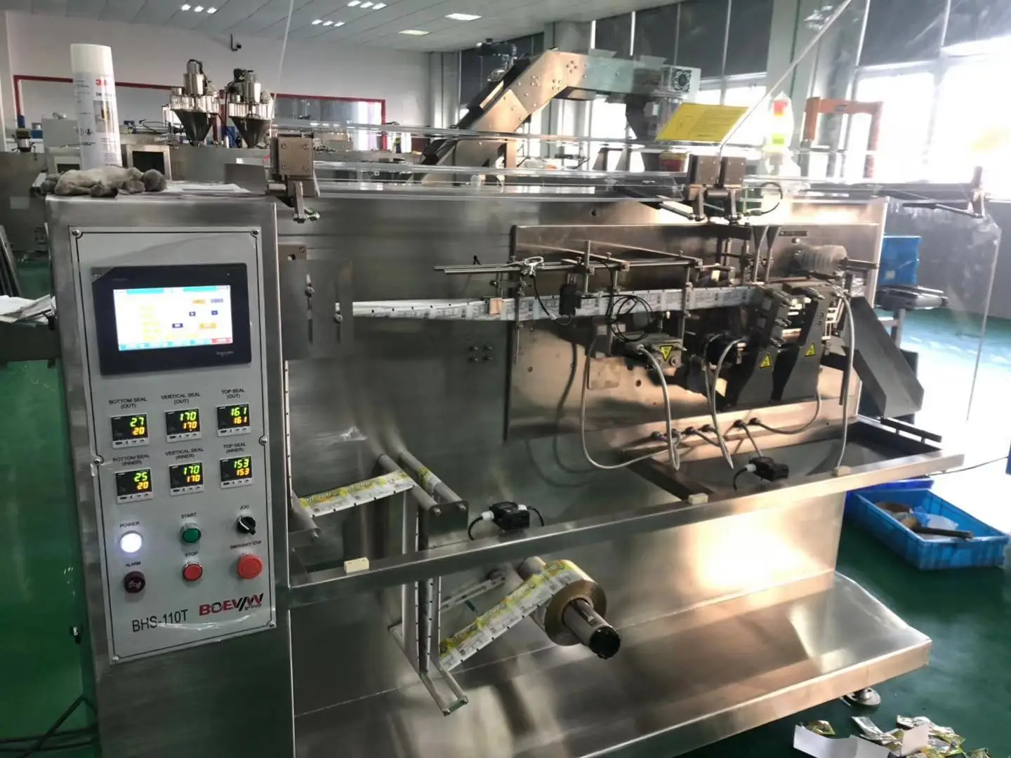 BHS-130 HFFS 3 Sides 4 Sides Seal Sachet Packing Machine Multi-function Packaging Machines