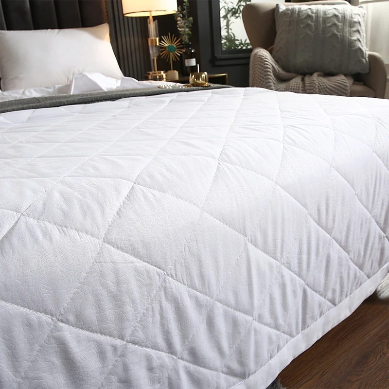 Hot Selling High Quality Household Super Soft Comfortable Polyester Microfiber Quilts