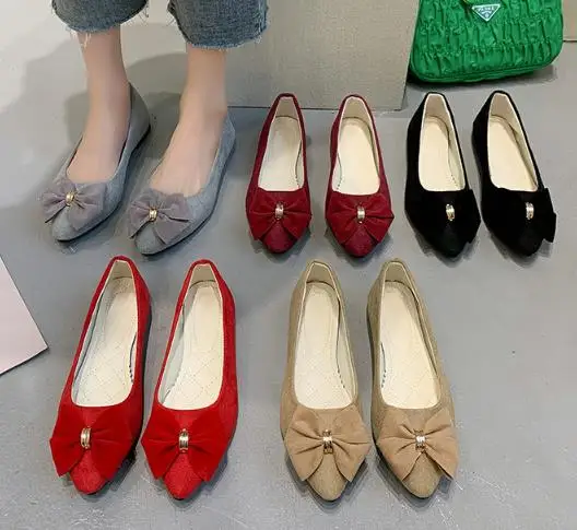 2022  Girls Loafers Fashion Flat Plus Size Work Shoes New Style Women British Style Pointed Toe Slip-on Flat Shoes Suede