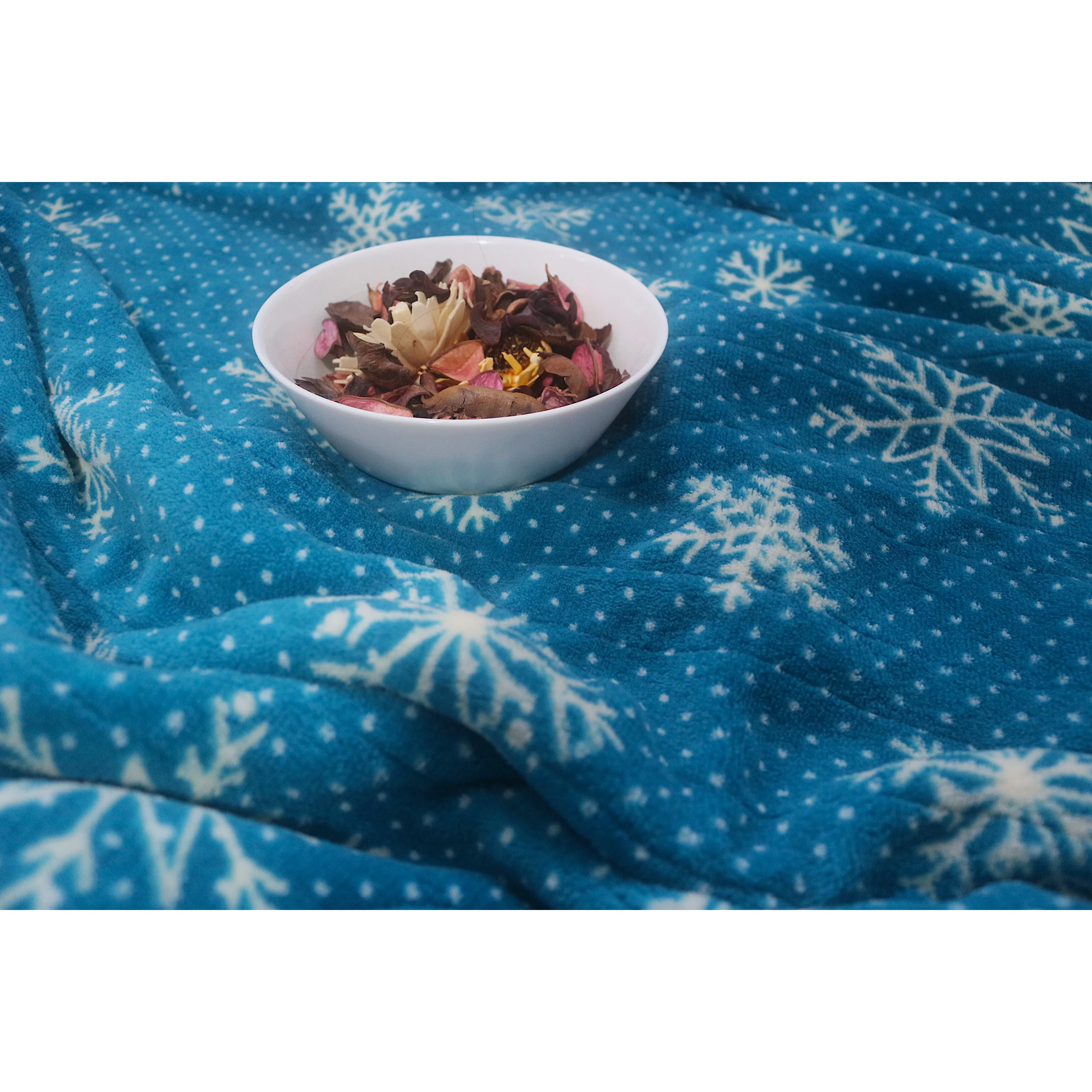 2021 New Design Rectangular Blue Snowflake Coral Fleece Electric Heating Blanket For Winter Amazon