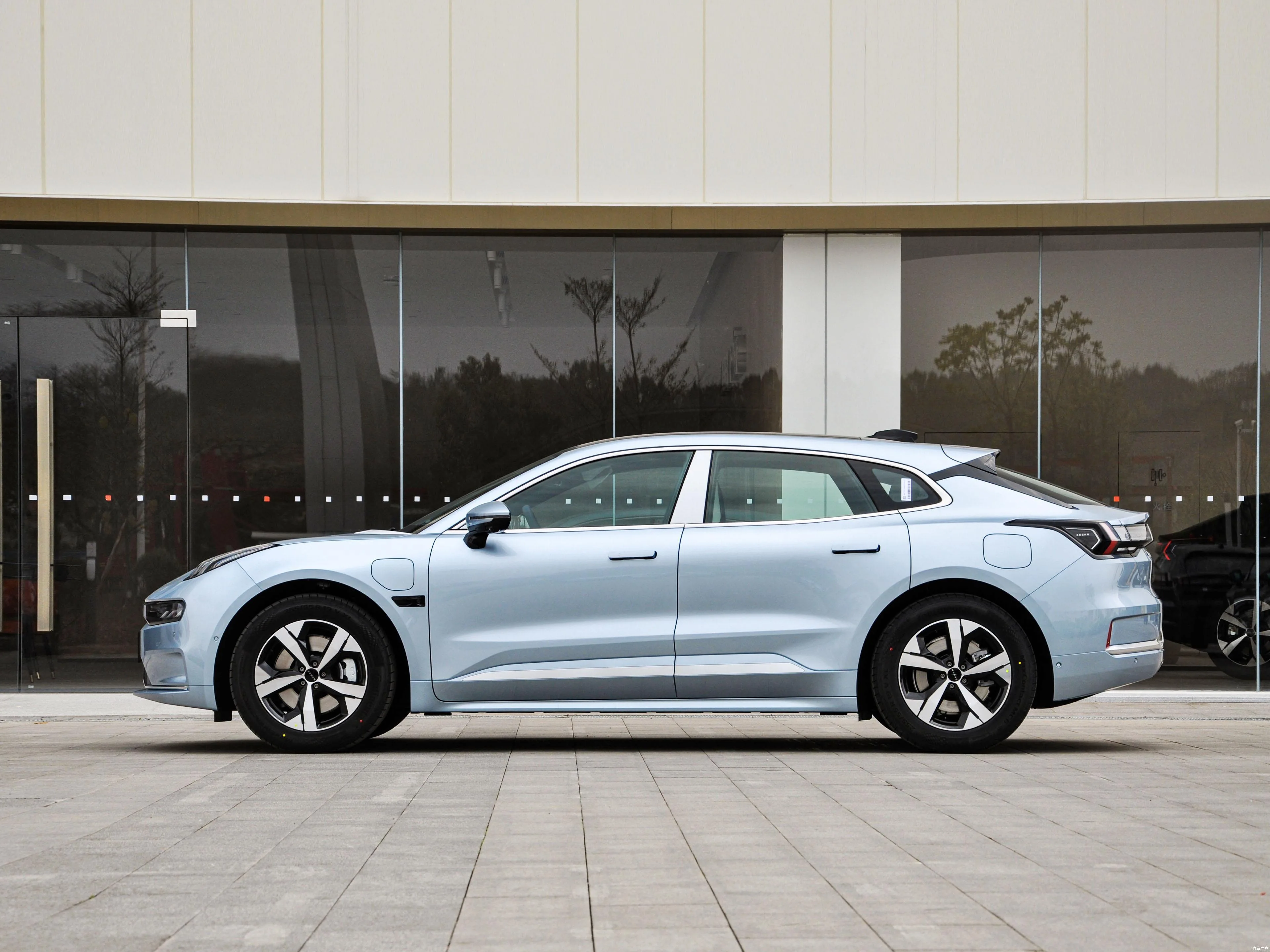 Китайский производитель дешевый Электромобиль мини-умный Changan Uni-v Hydrid Car Byd Atto 3 аксессуары E-hs9 Hongqi