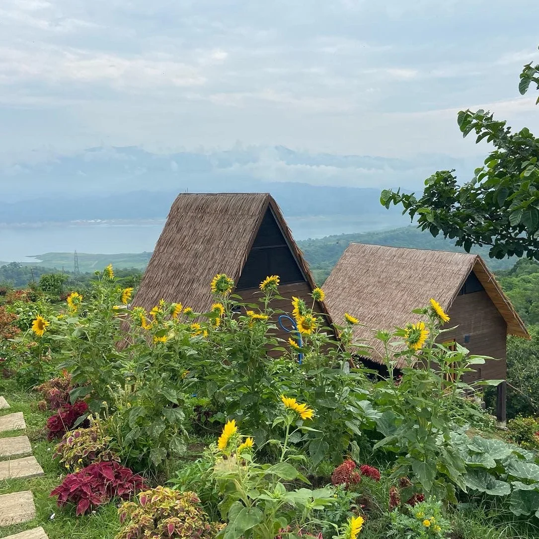 CD-03 Factory Supply Direct Artificial Thatch Roof Synthetic Wide Leaf Thatch Carton CD Bamboo Cladding Traditional 100 PCS