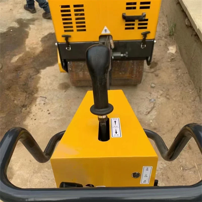 Shantui Crawler Bulldozer Powerful Engine SHANTUI 005cs Crawler Bulldozer With Winch Attachment For Sale