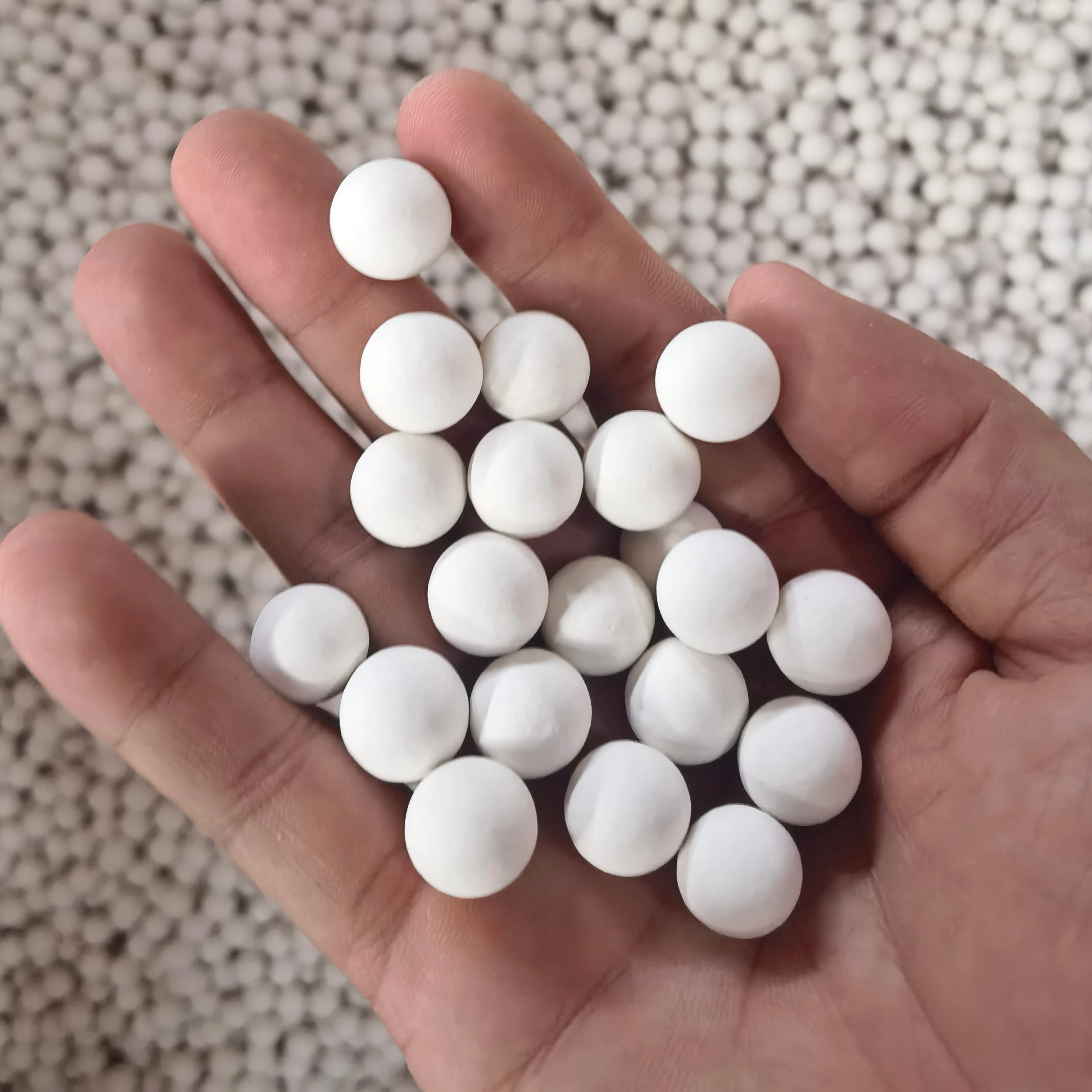 High Purity 99 Aluminium oxid Grinding Ceramic Ball / Alumina Ceramic Ball / Alumina Balls Price