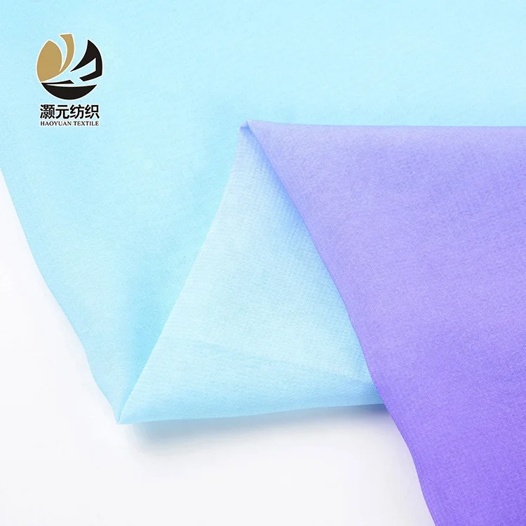 Поставка образца высококачественных рулонов шифоновой ткани с цифровым принтом синего фиолетового градиентного цвета