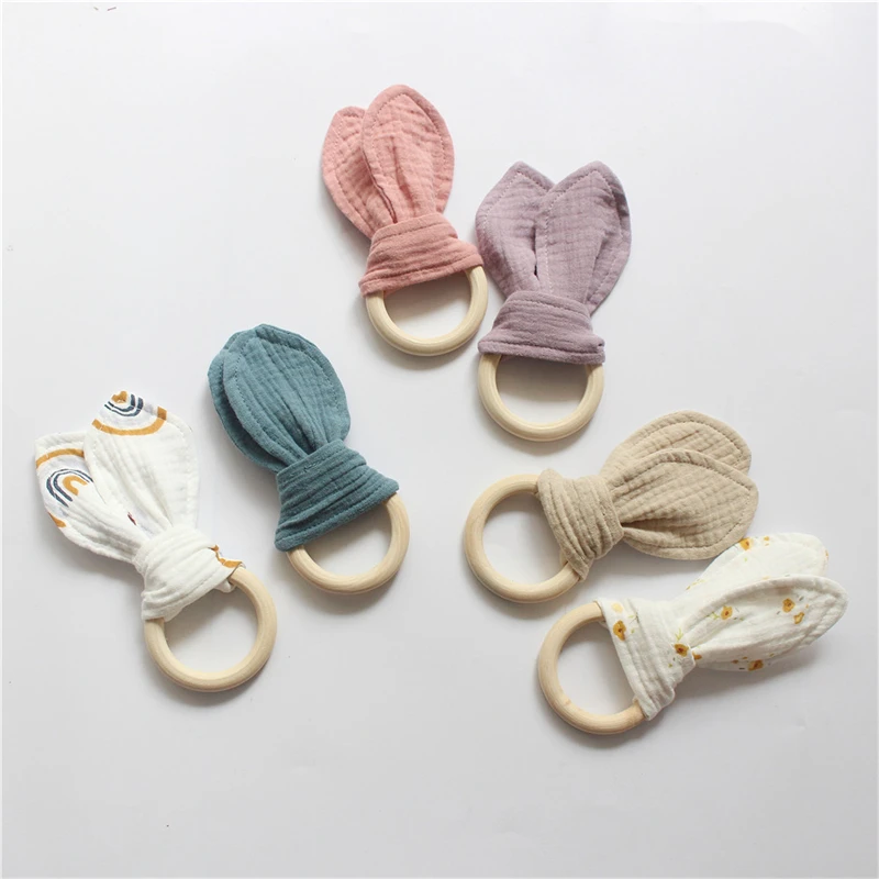 Unique Design Cotton And Natural Wood Material Safe And Comfortable Cute And Fun Ear Wooden Teether (1600539214057)