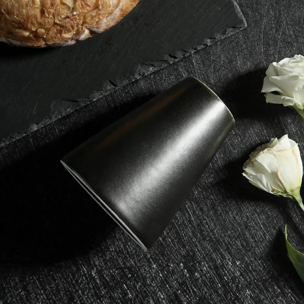 DXC Factory Direct Wholesale Restaurant Reactive Matte Black Modern Simple Small Ceramic Porcelain Decorative Flowers Vases