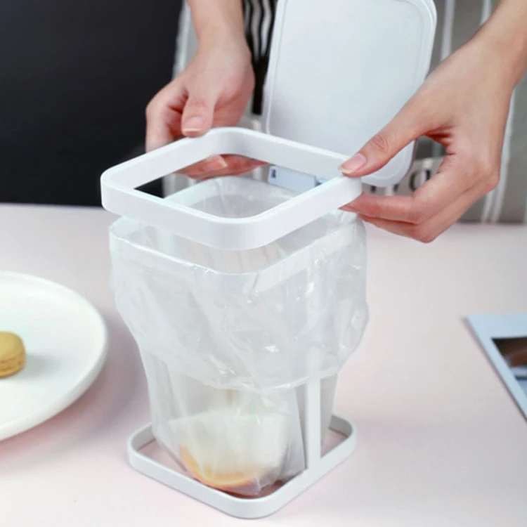 Household mini desktop trash can kitchen living room dressing table creative wrought iron small trash can with lid