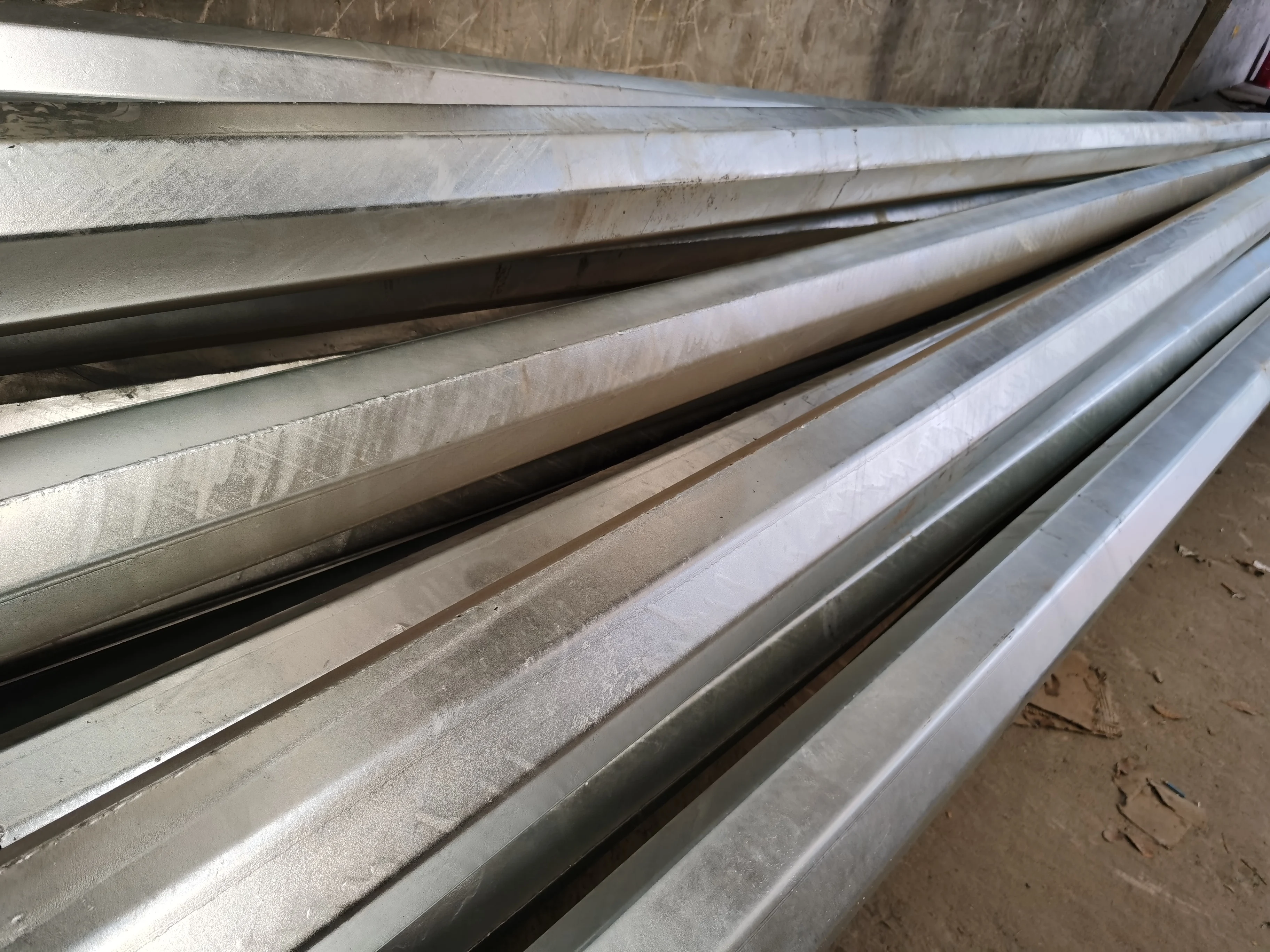 Outdoor galvanized Q235 lamp pole 4m 5m 6m 7m 8m 9m 10m 12m solar streetlight pole cast aluminum street light pole