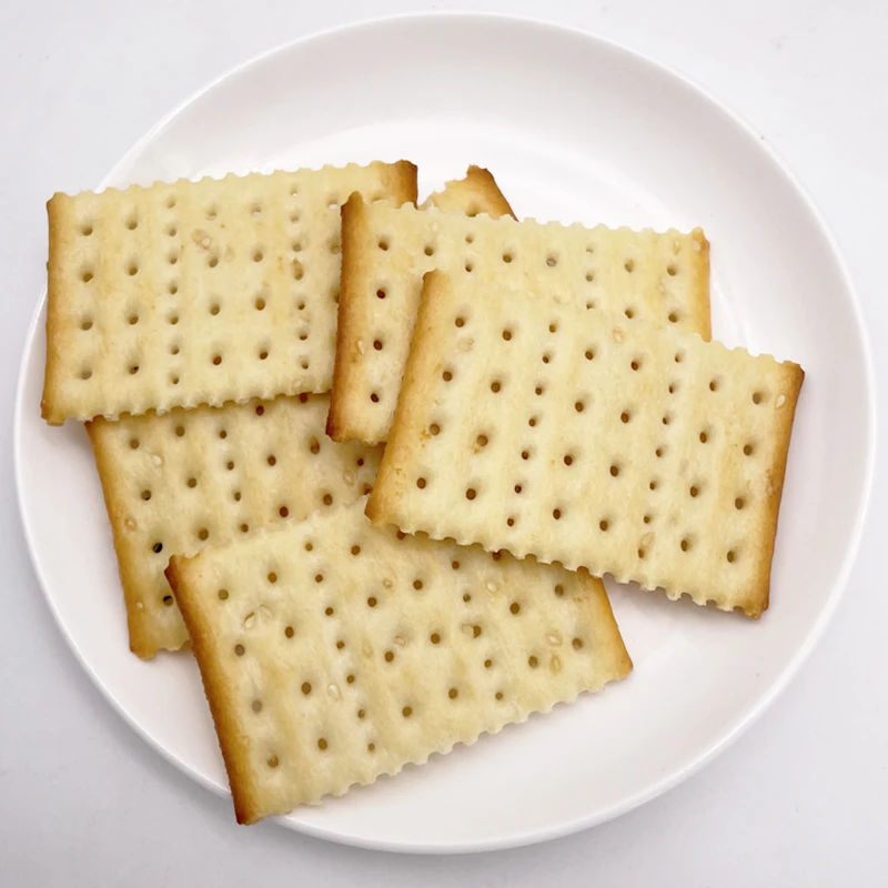 Chinese healthy snacks crispy salt milk biscuit milk soda cracker