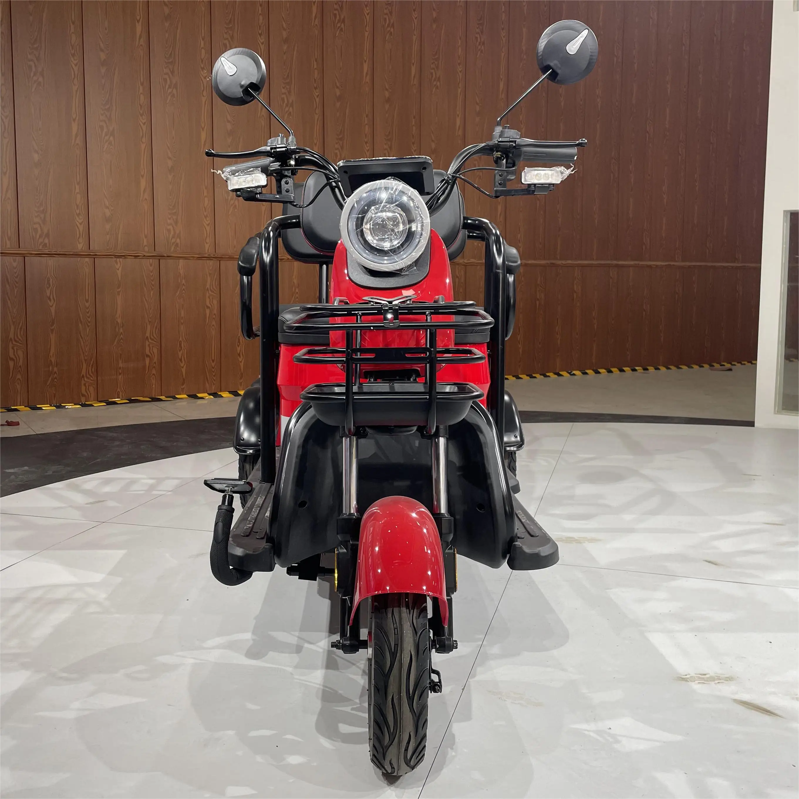 LB-XXX6 2024 Лидер продаж Электрический трехколесный велосипед Небольшой пассажирский Трехместный скутер для пассажиров