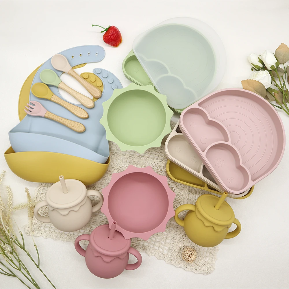 2022 Wholesale BPA Free Waterpoof Tableware For Kids Feeding Bowl And Spoon Baby Silicone Bib Set