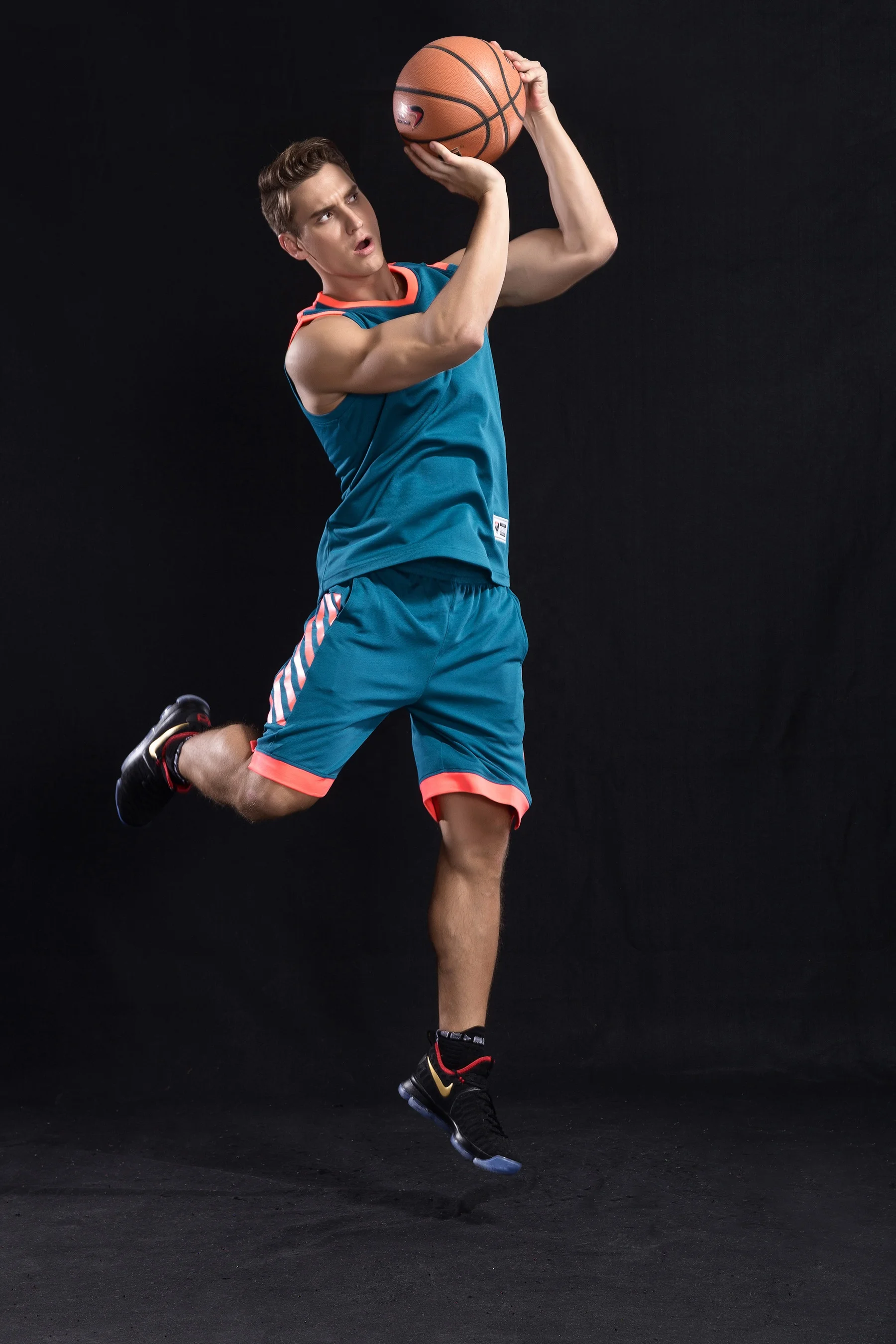 2022 ODM&OEM Wholesale Custom Jerseys Training Running Gym Fitness Sportswear Match Basketball Team warm up Short Suits Sets Men