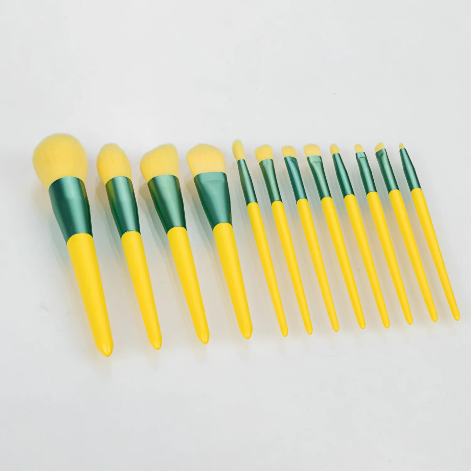 New 12 Four Seasons Milk Yellow Makeup Brush Set Full Speed Dry Portable Blush Nose Shadow Loose Powder Brush Beauty Tool