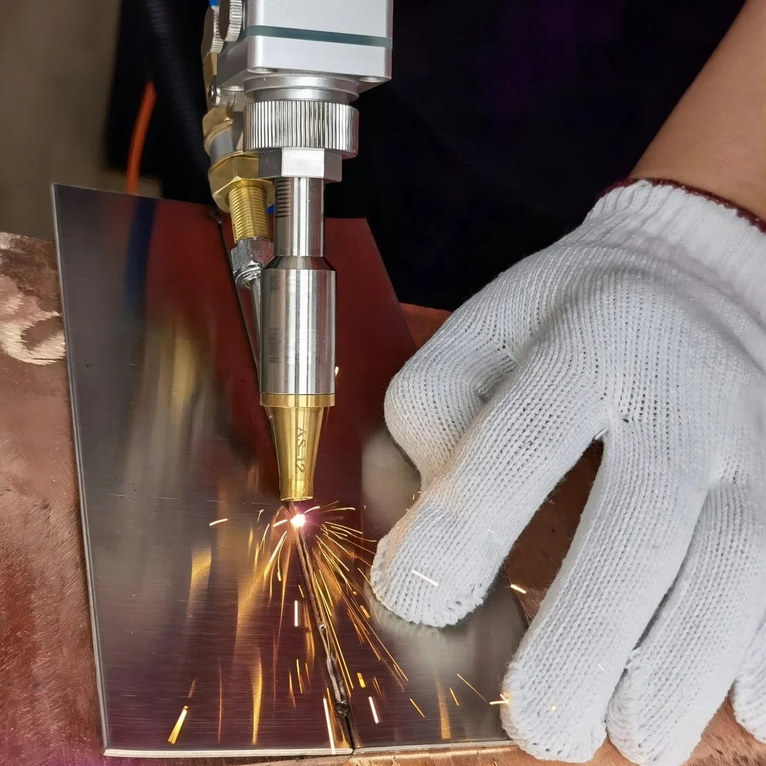 Factory direct supply Own patent cutting + cleaning+welding  handheld laser welder continuous welding