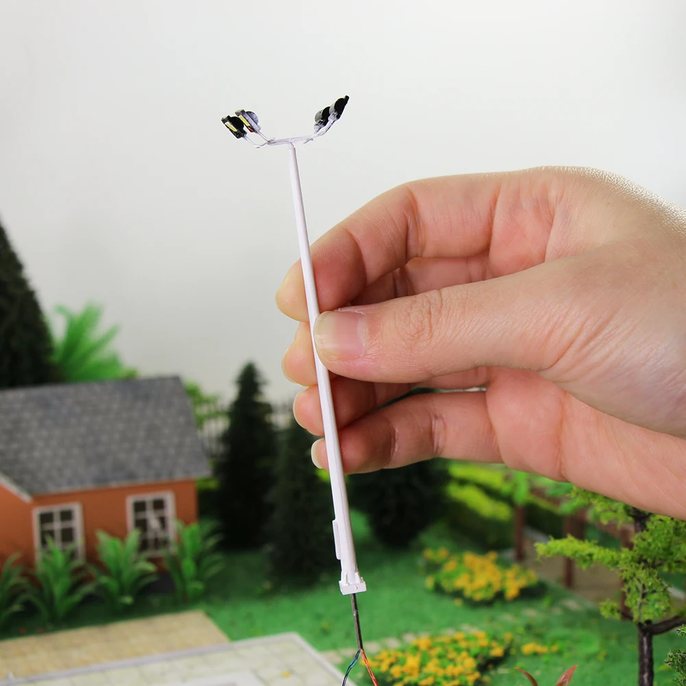 LSL13HO Model Railway Train 1:87 HO Scale 10.5cm LED Model Plaza Lamppost Playground Light