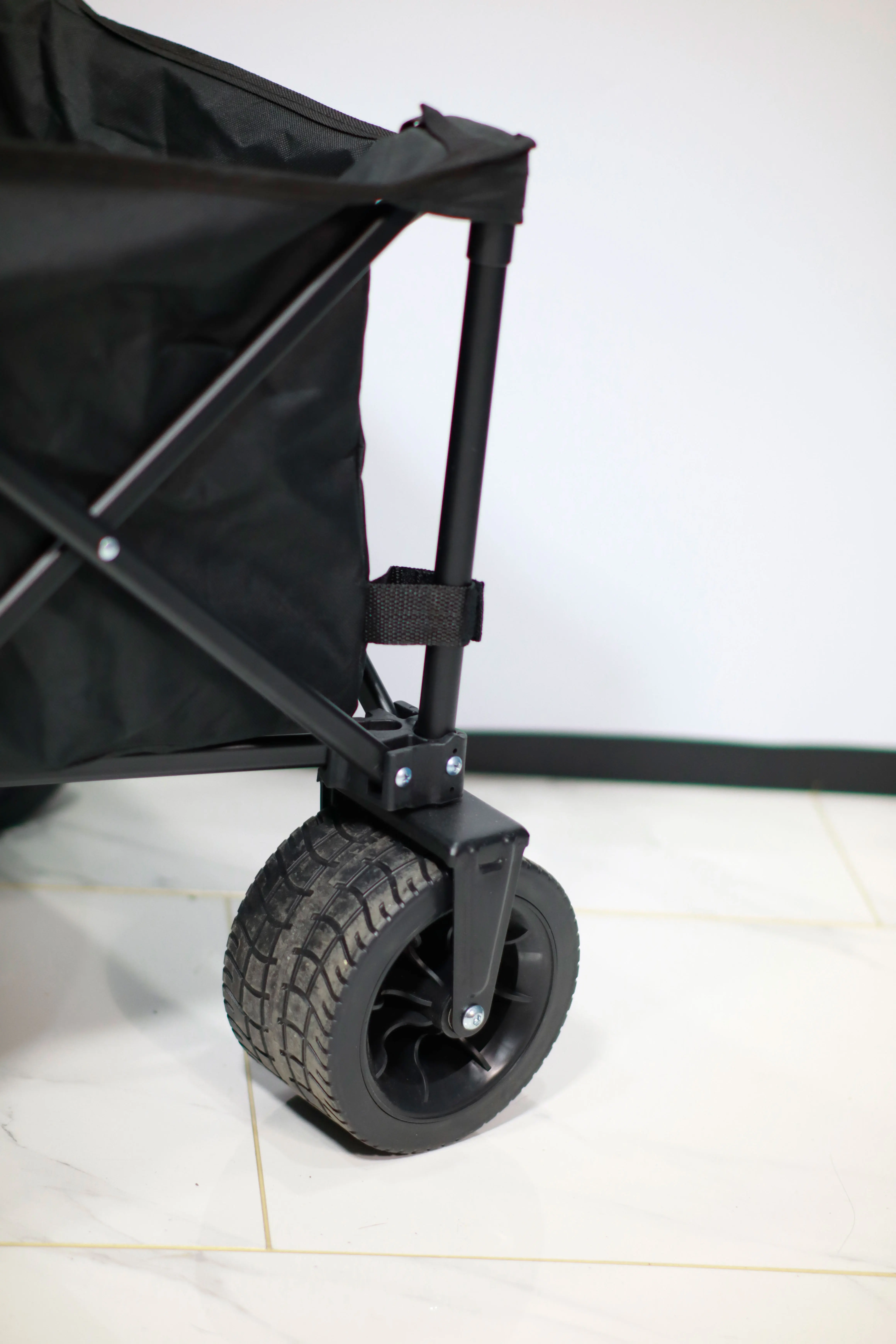 Wholesale Portable Folding Wagon with Brakes Versatile Beach Truck Cart for Camping and Outdoor Activities