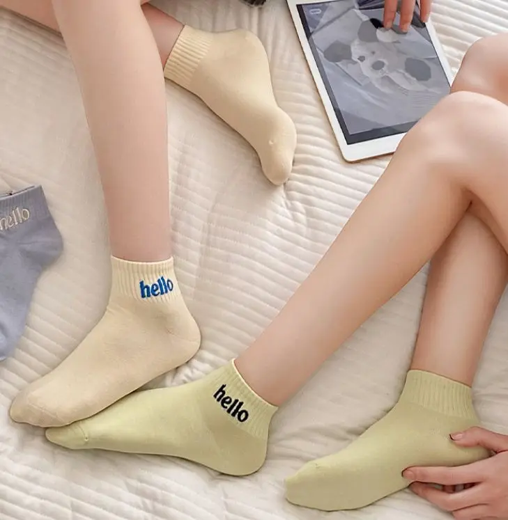 Good Quality Trend Letter Hello Embroidery Sports Short Socks Soft Cotton Breathable Women Ankle Socks