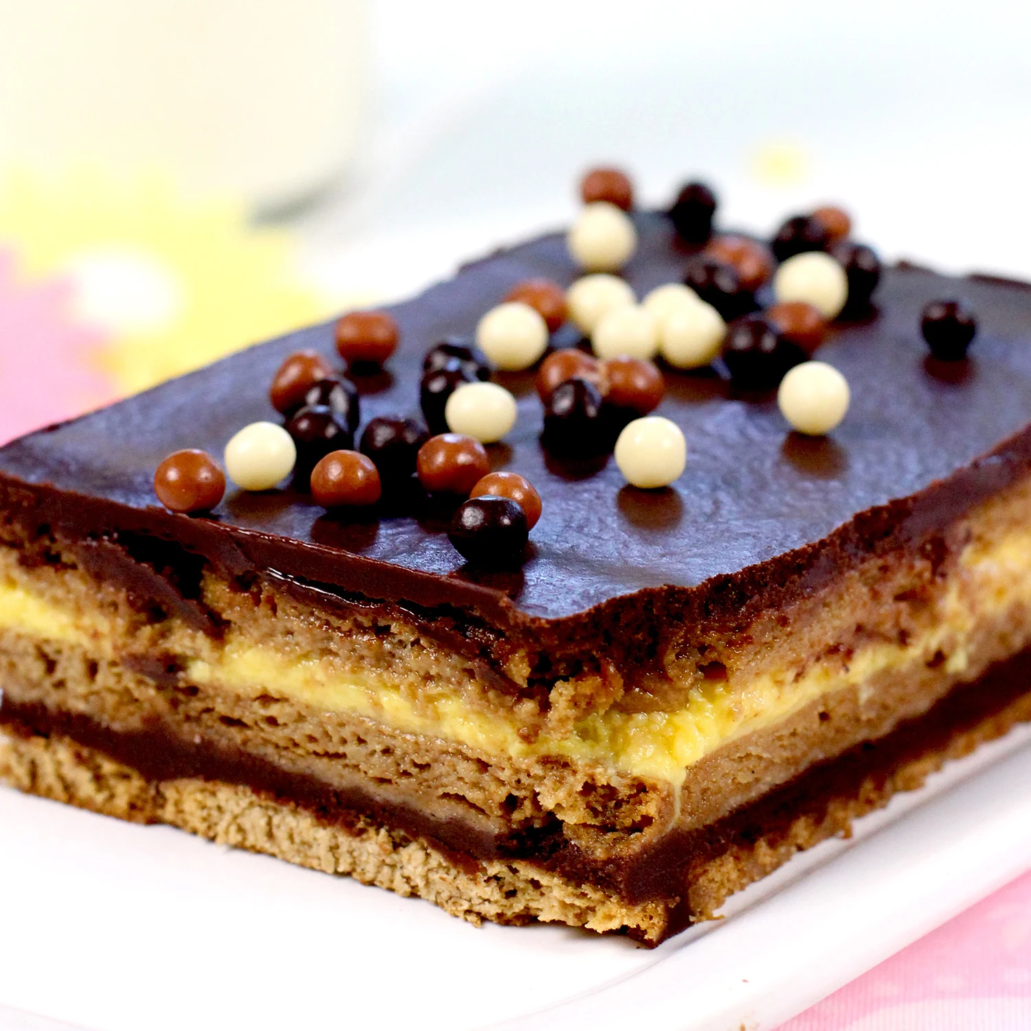 Dekora Brand Display 8 Blisters Mini Chocolate Crispy Bites Mixed 70Gram Topping for Cake Decoration