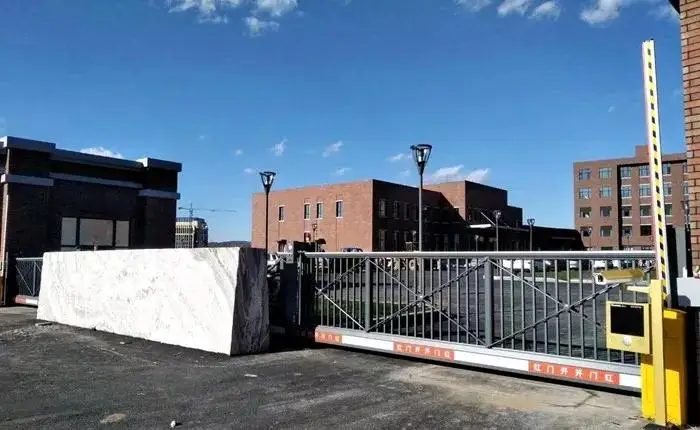 China cantilever gate and entrance gates for school and hospital