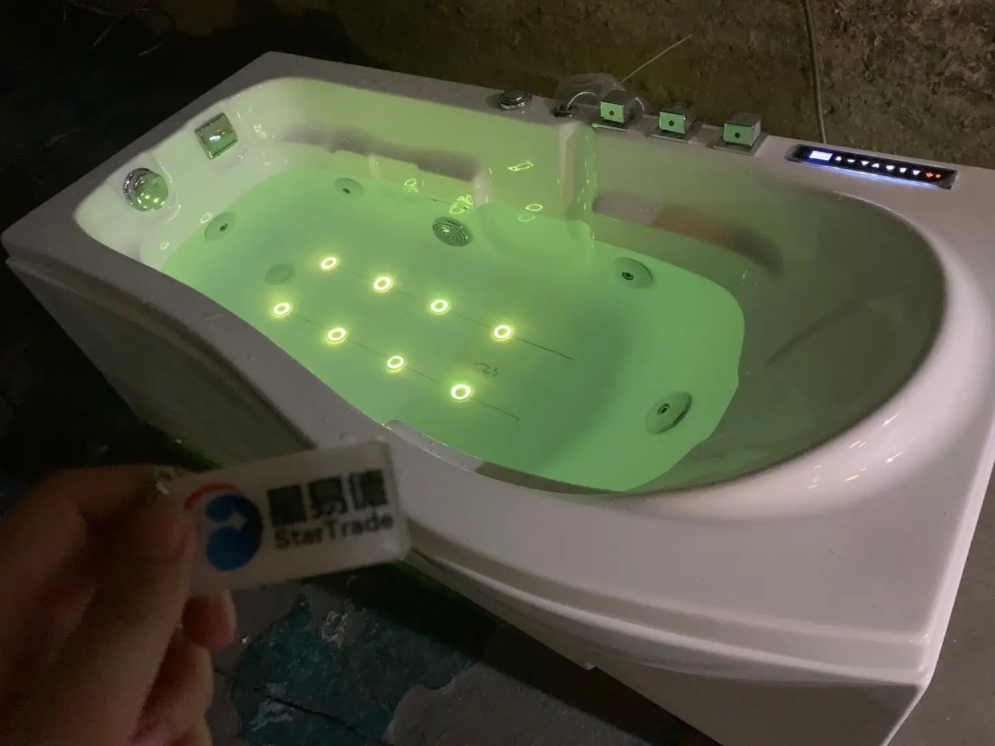 1700mm 1 person jetted acrylic bath tub indoor with led light