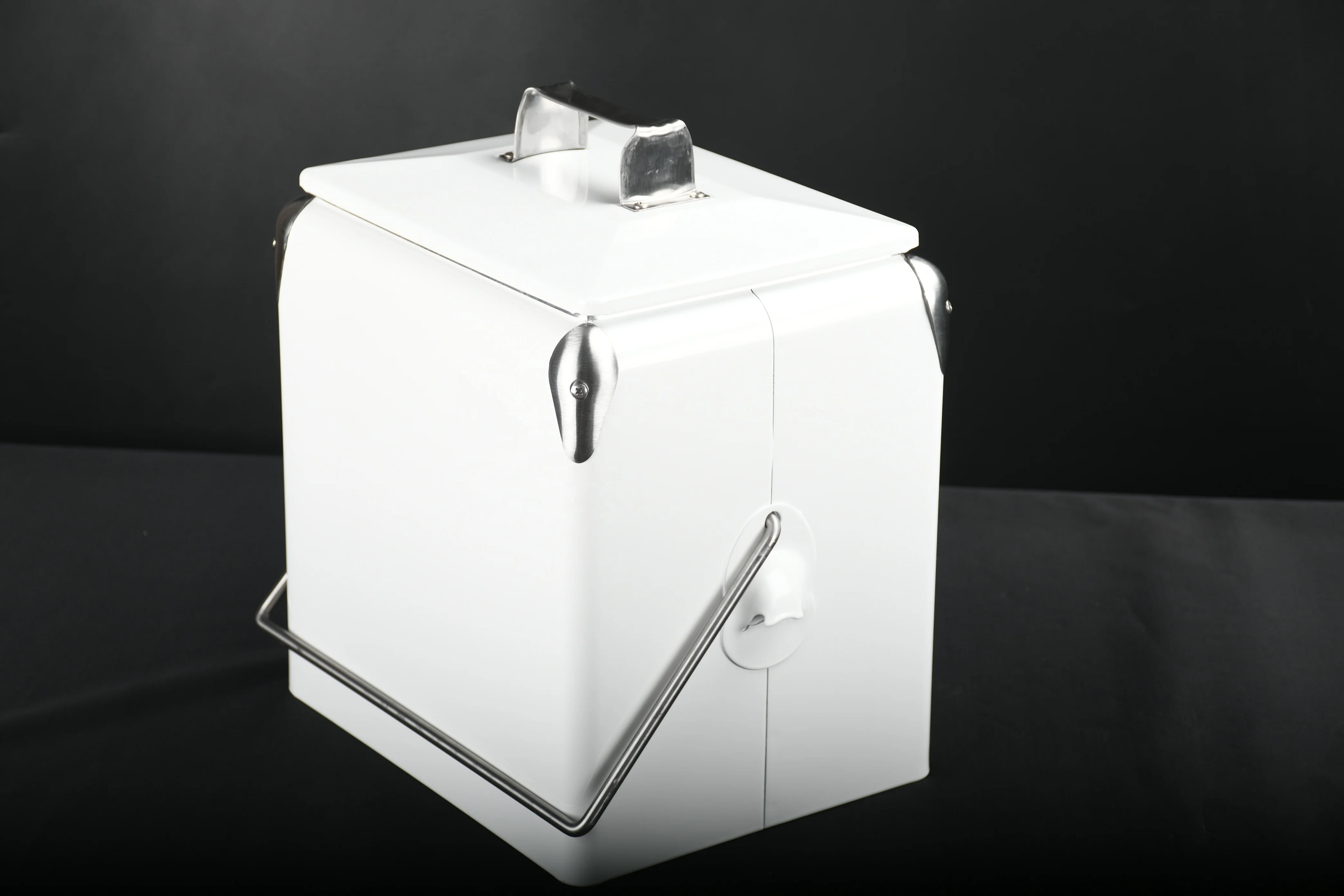 High Quality 13L Retro Metal Cooler Box With Handle OEM