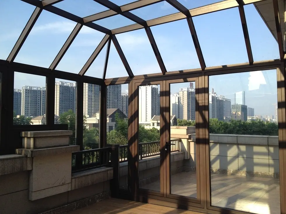 
Sun room for garden and aluminum frame glass sunroom with retractable blind inside the glass roof 