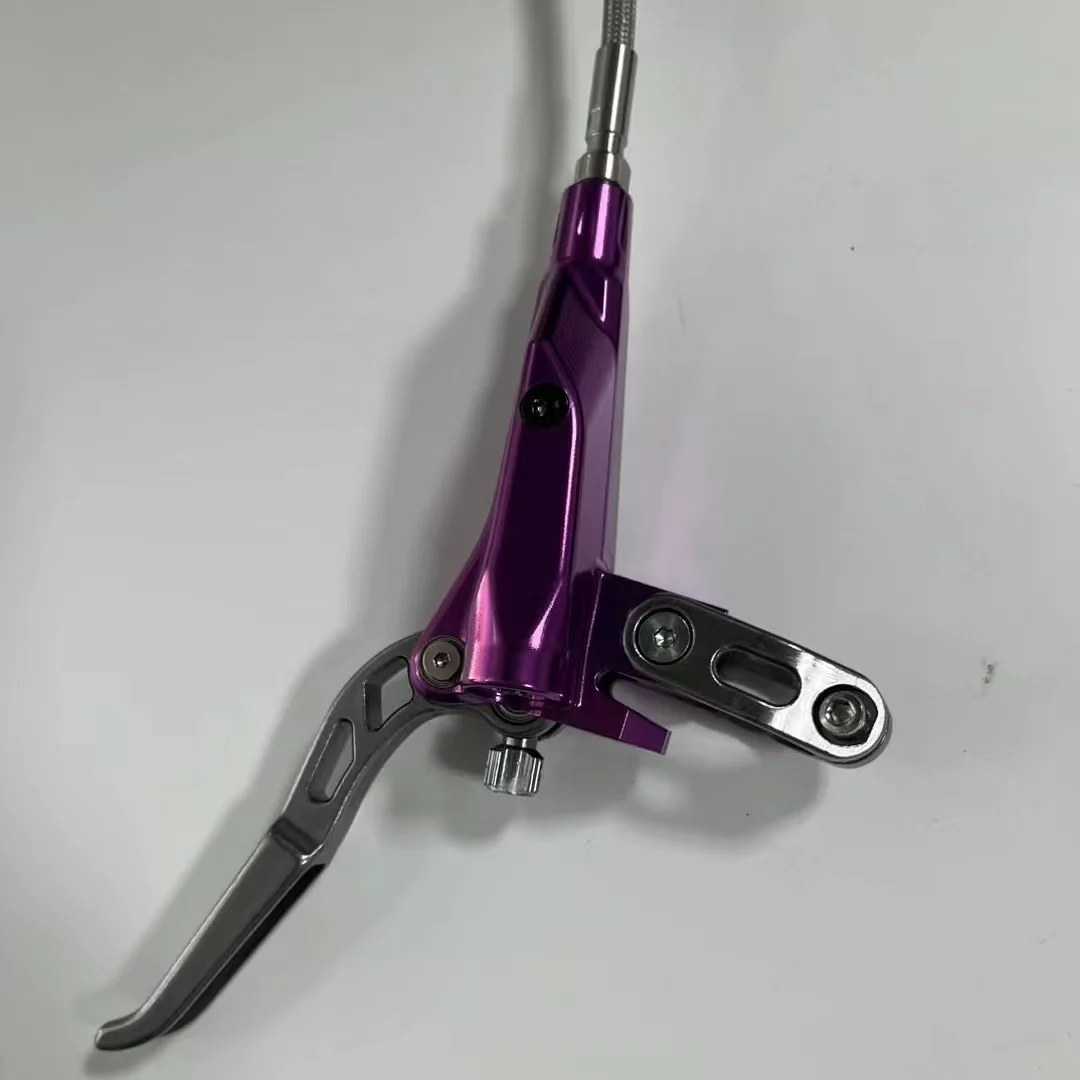 High-end bicycle hydraulic disc brake uses 4-piston technology