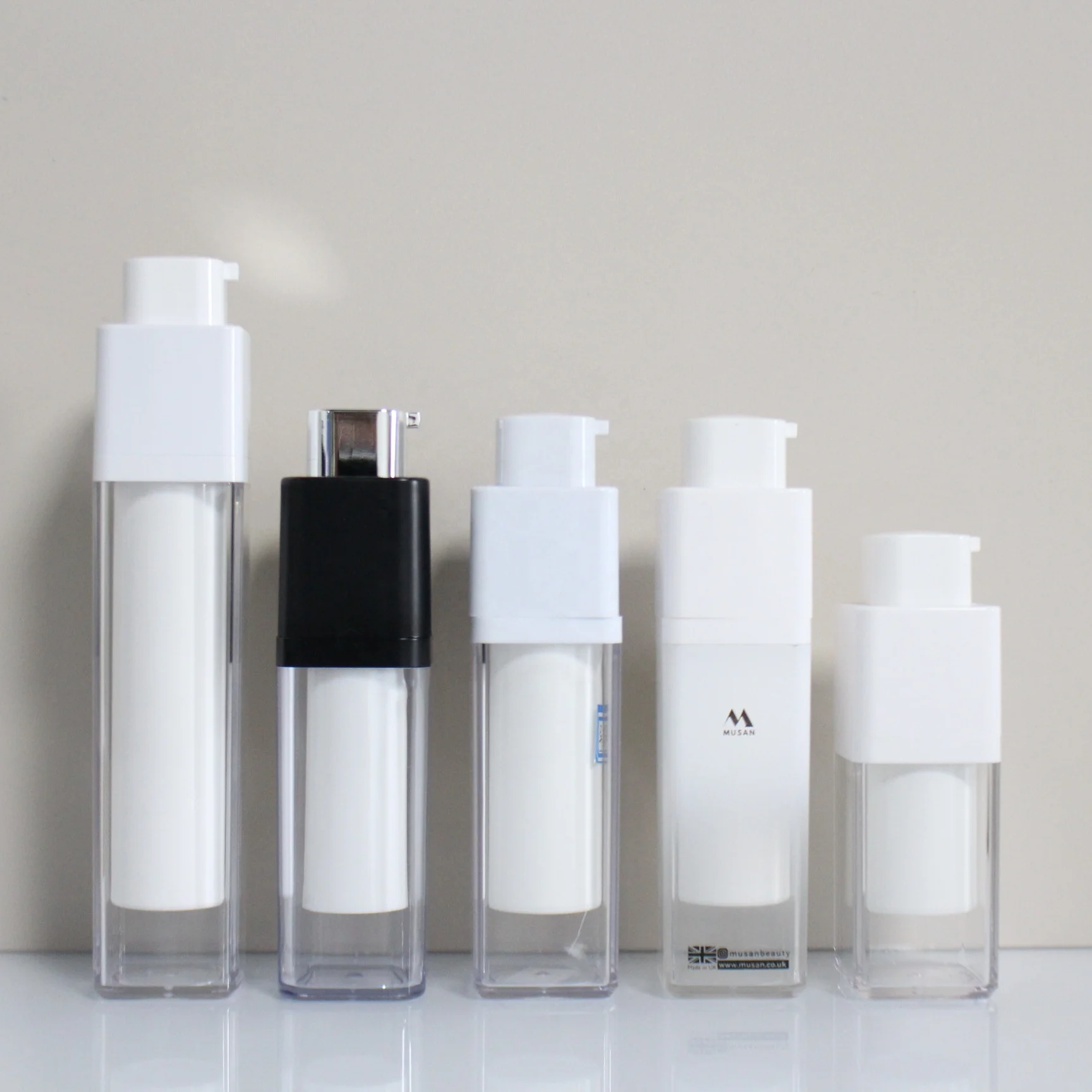 New design 30ml 50Ml square airless serum cosmetic foundation bottle with point pump twist up container airless bottle