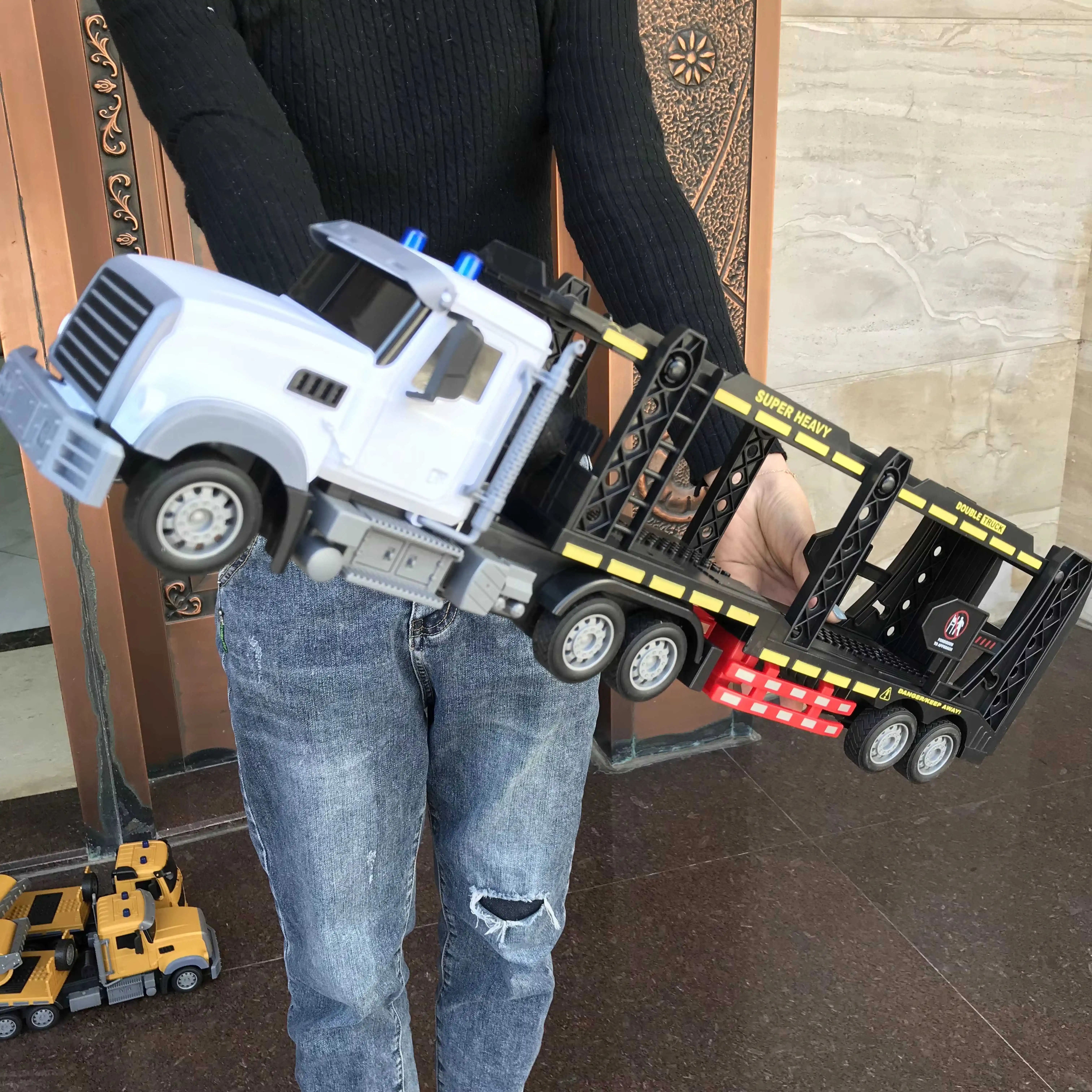 2.4G Toys Extra Large 1/24 R/C Detachable  truck action trucks flatbed truck toys Six-Wheel Lighting Music Trailer Transporter