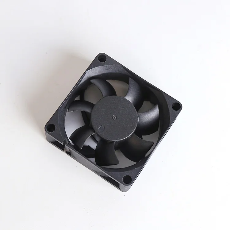 7025 High Speed Low Noise Small 12v Dc Cooling Fan 70x70x25mm