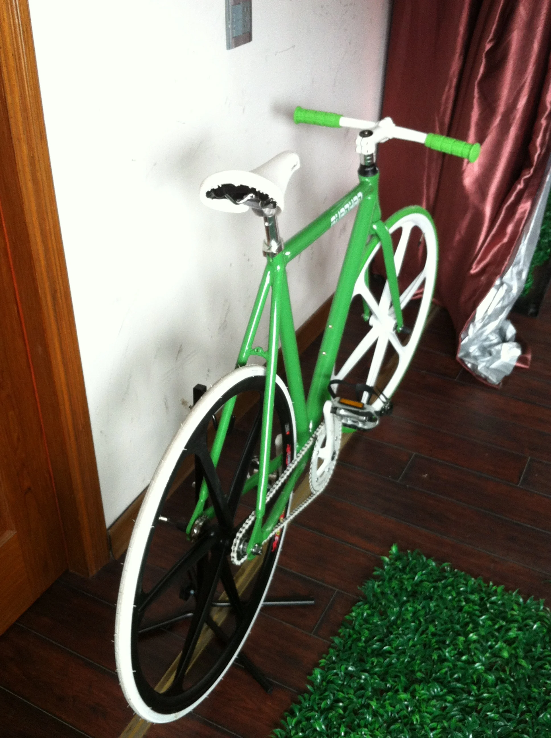 700C Aluminum Frame magnesium alloy Teny Wheel OEM Color CE Fixed Gear Bike