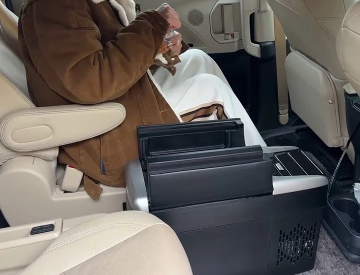 Factory Price 11L Console Refrigerator 12V Car Freezer Fridge Portable Cooler for Vehicle Armrest