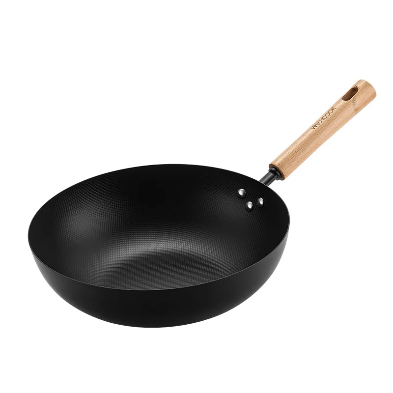 2023 Factory Wholesale Pre Seasoned 32CM Wok Chinese Traditional Handmade Wok For Kitchen Pan Wooden Handle For Gas Cookware