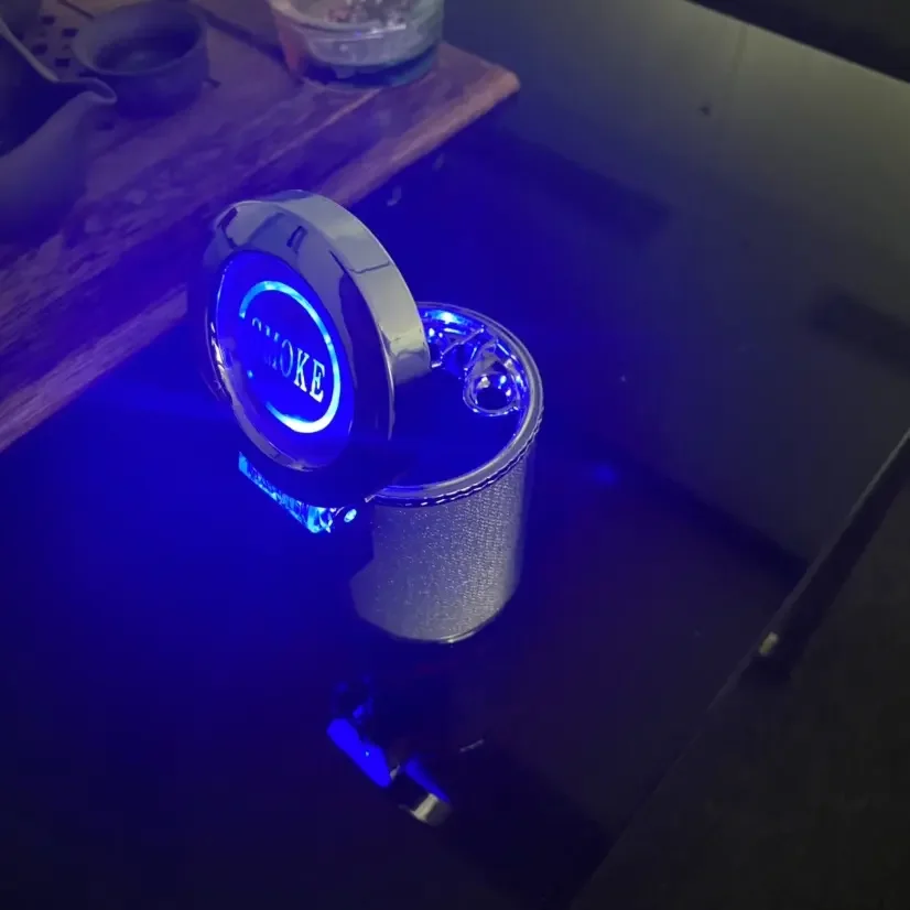 Wholesale  smoking ashtray led light cigarette plastic smoking car ashtray with LED glow in the dark car ash tray