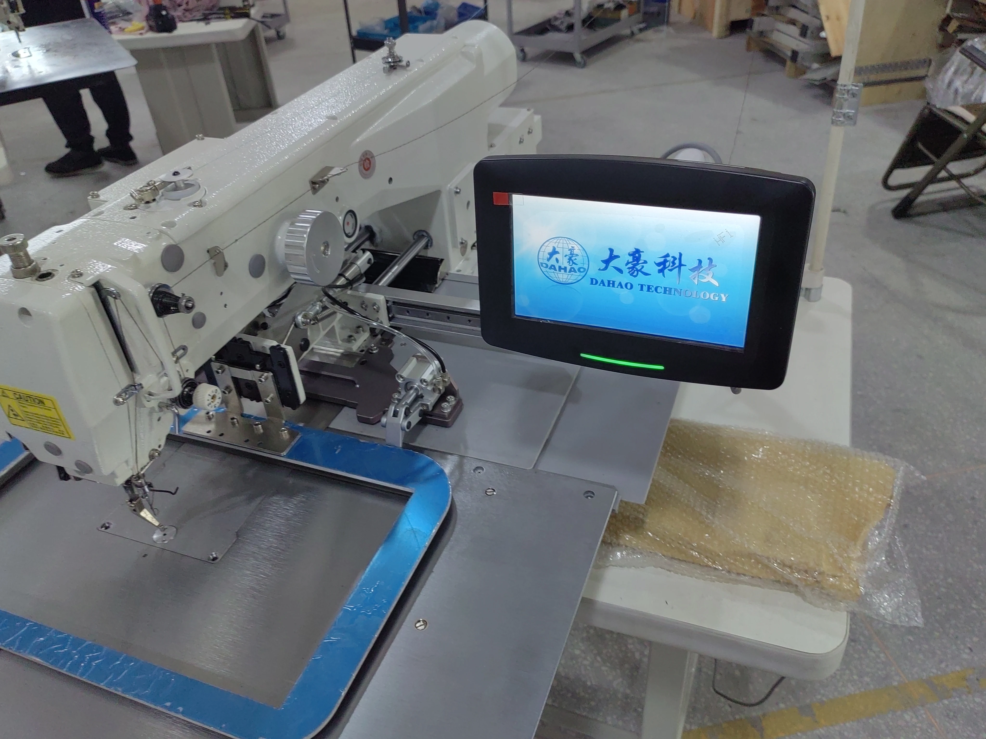Automatic programmable pattern sewing machine 3020 large industrial sewing machine