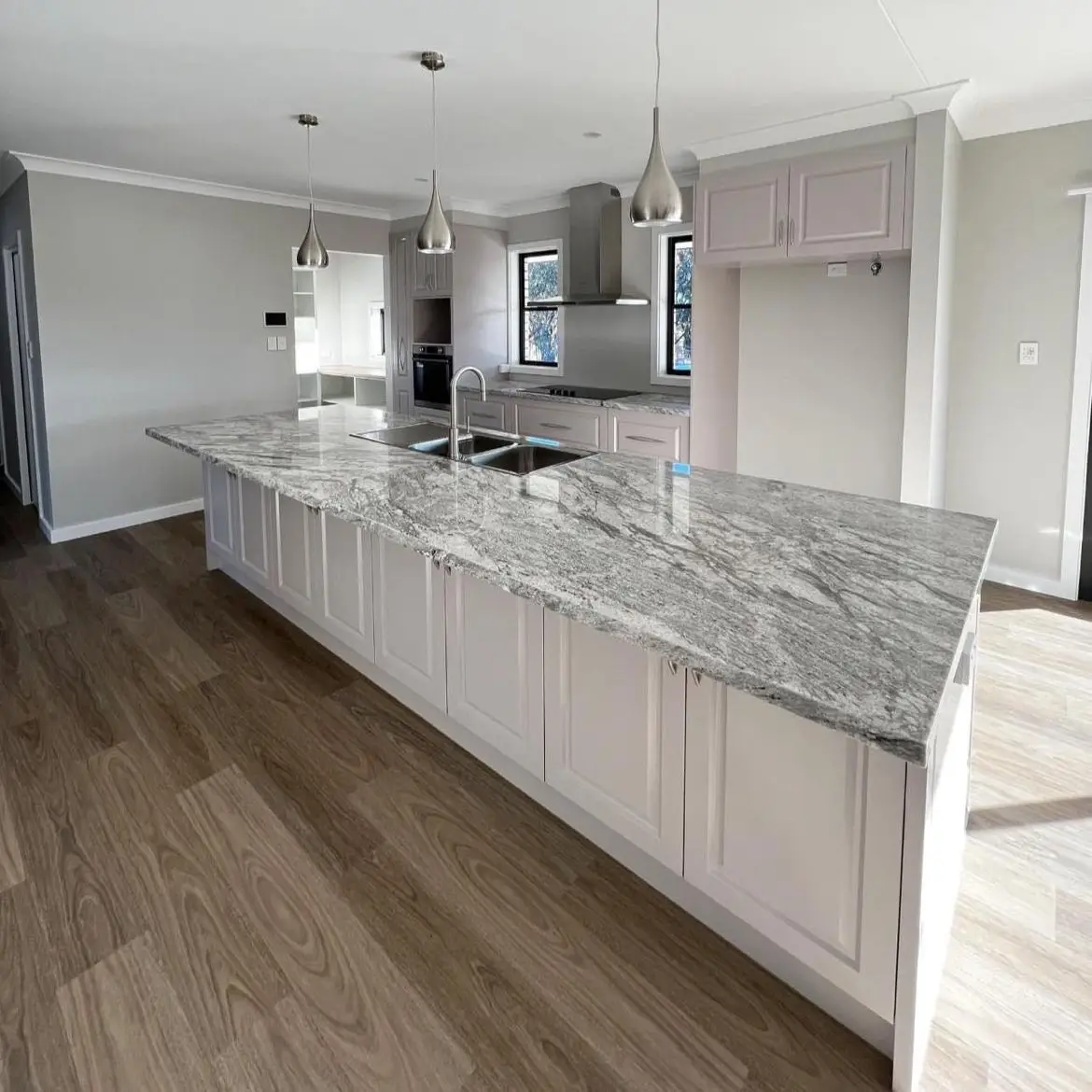 SJFLOR Luxury Vinyl Tile Flooring PVC Wood Floor Peel and Stick Self-Adhesive Commercial Grade Vinyl Flooring