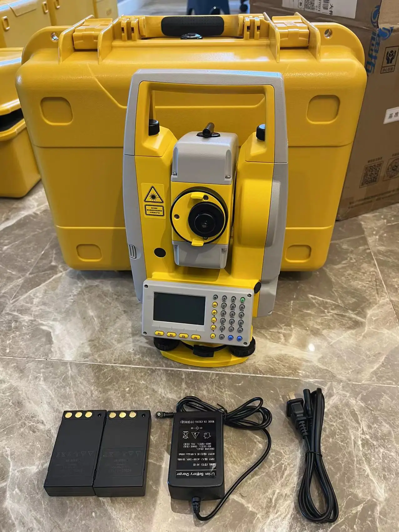 South NTS-332R10 total station for land surveying non-prism 1000m and accuracy 2'