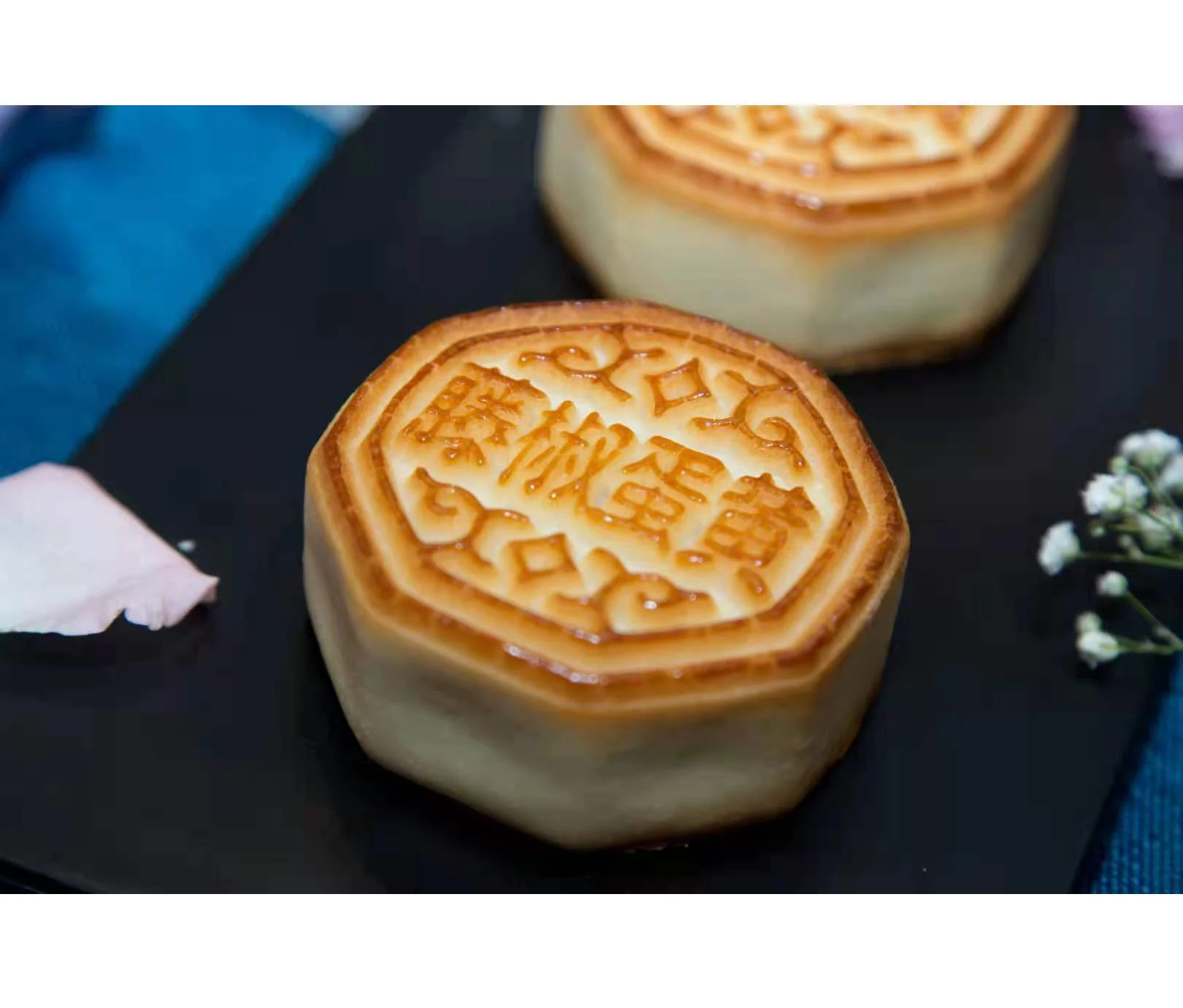  Flash Sale Multi-flavor Liquid Custard Mooncake Bulk with Lotus Paste and Five