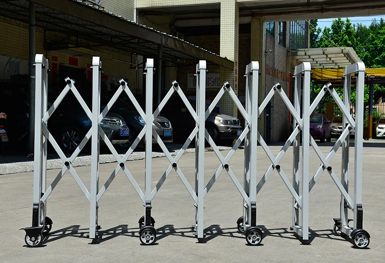 Expandable Portable Road Safety Barrier