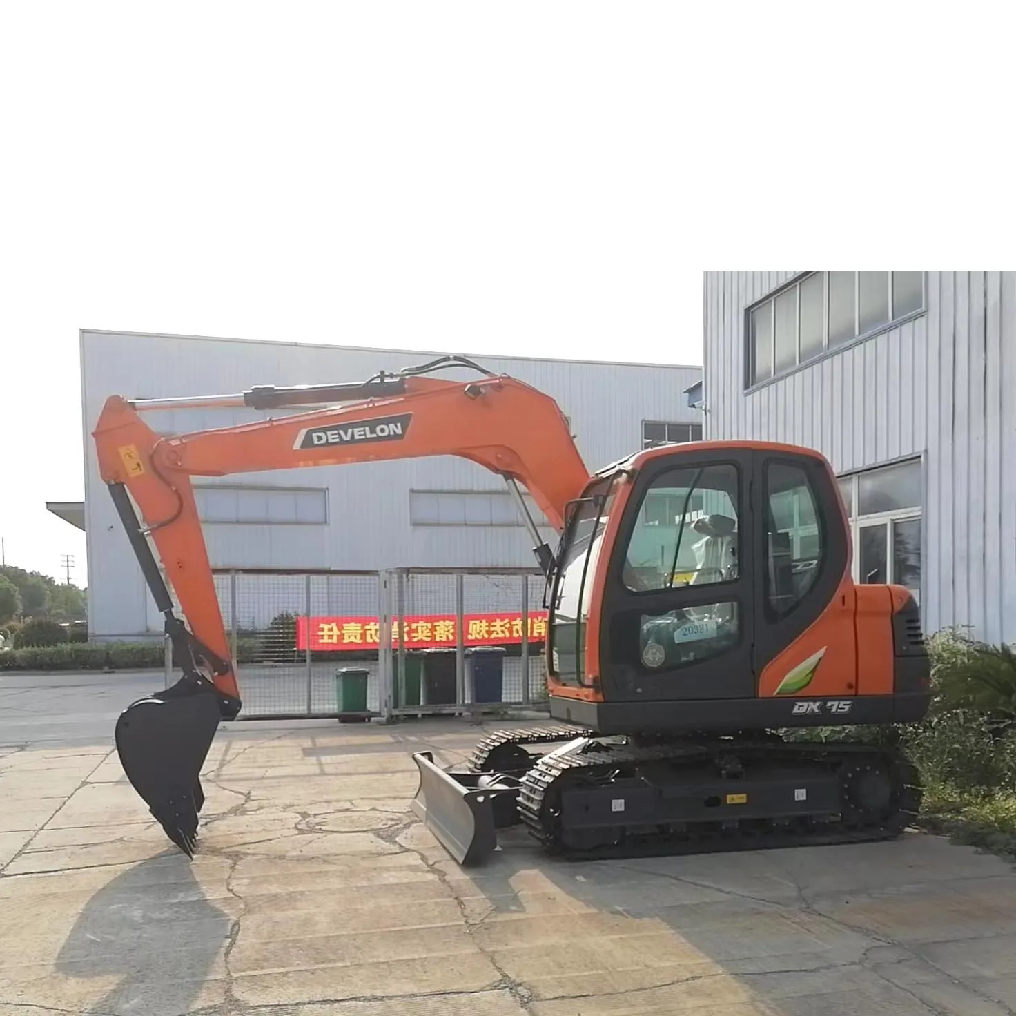 New Develon(DOOSAN) Earth-moving Machine 7.5ton Excavator DX75 Small Excavator with 0.3cbm Bucket Popular in South America