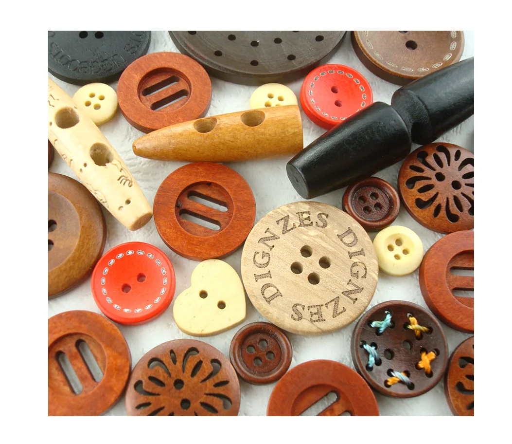 Wood Button For Craft Clothes With 2 holes/4 holes Customize Size Laser Logo natural wooden button