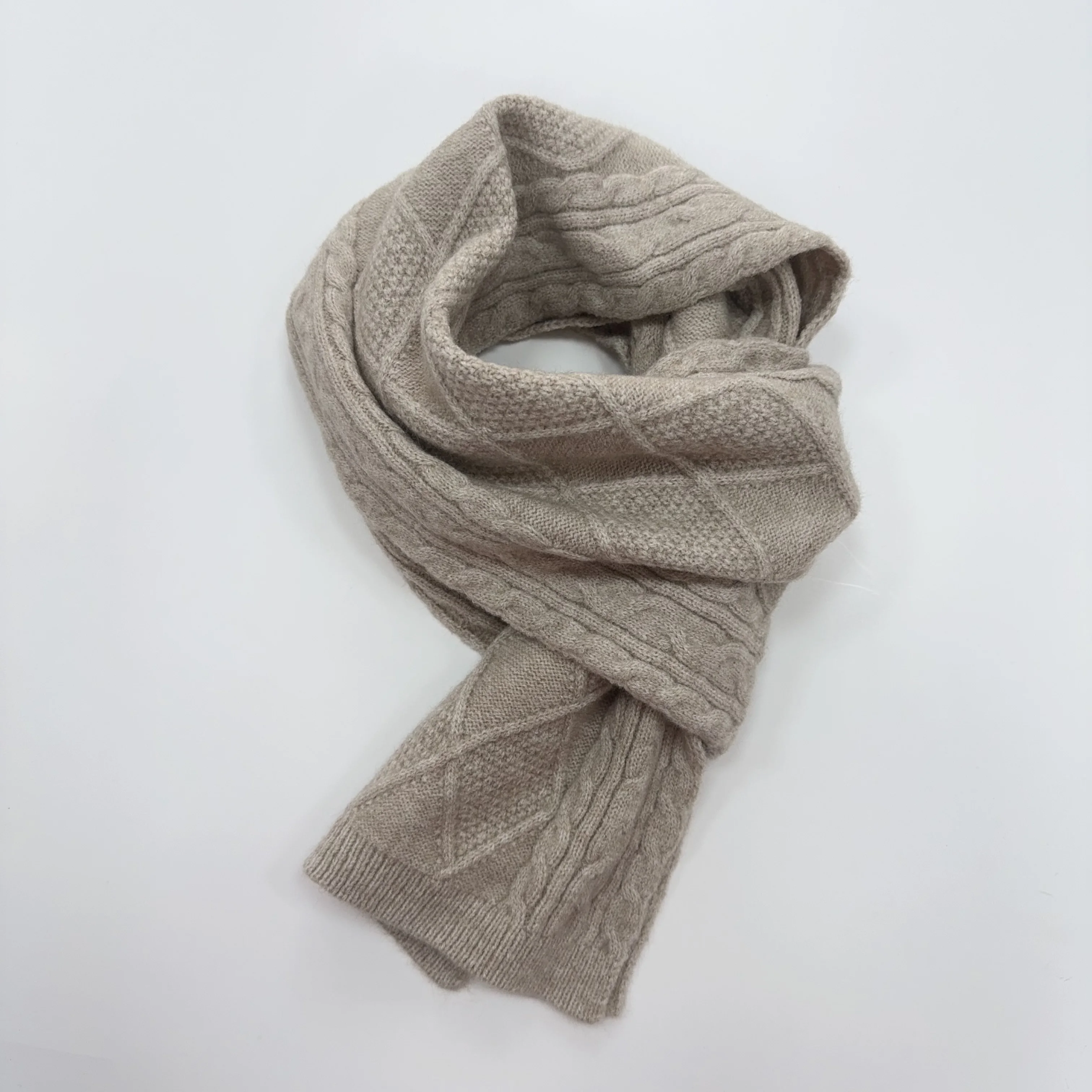 Unisex Winter Knitted Scarf With Classic Diamond Pattern, Fashionable and Beautiful, Suitable for Multiple Occasions