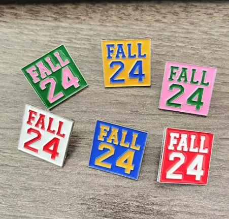 Latest Brooch Designs Cloth Decoration 1 Inch Size Sorority SPR22 Broach Square SPR 22 Pin Spring 22 Brooch