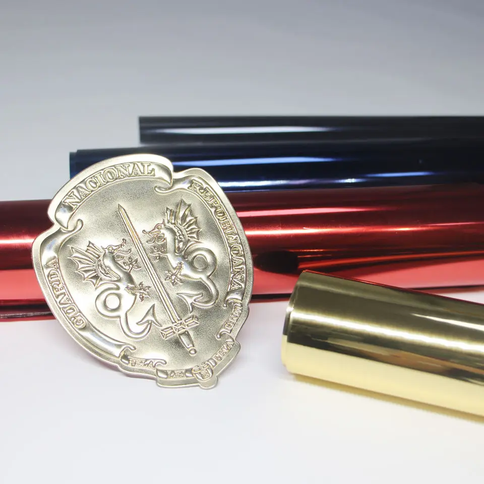 Высокочастотная машина для нанесения золотистой и серебристой термополиуретановой пленки с логотипом торговой марки и декоративными этикетками, нашивки, тканевые джинсы