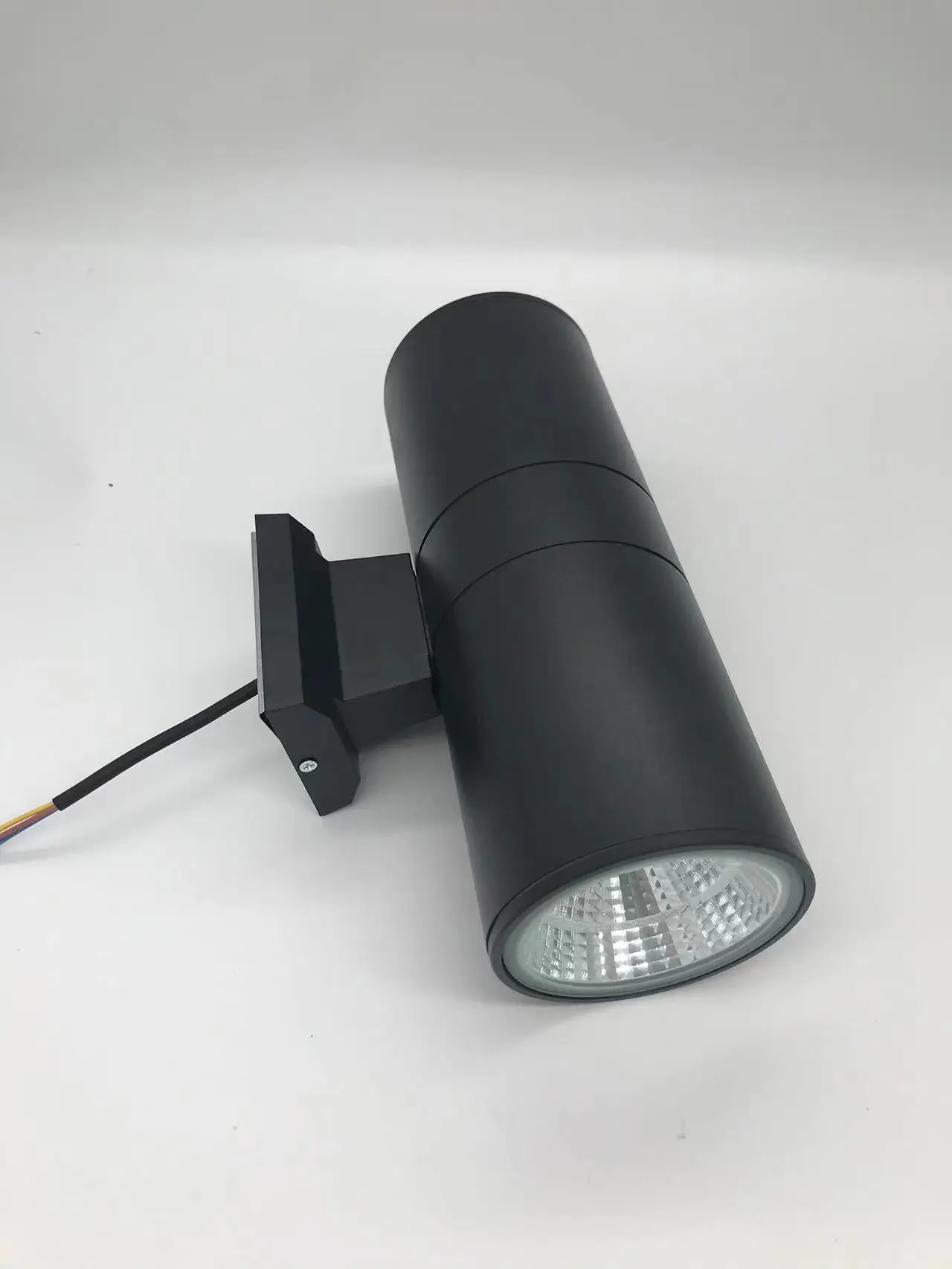 IP65 Waterproof Exterior Integrated LED Cylinder Up Down Lights Cob Outdoor Garden Led Wall Lamp